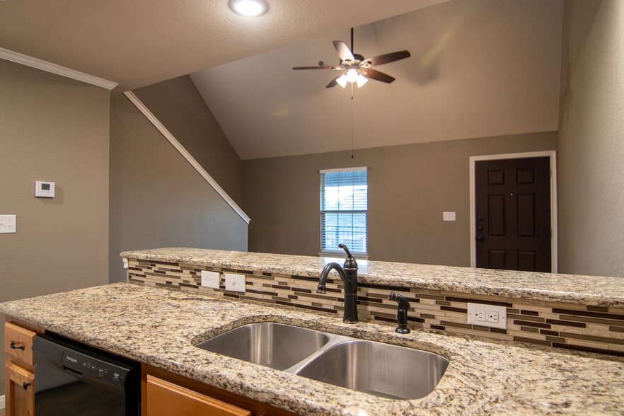 More Photos Of 651 E McGregor Dr, Mc Gregor Apartments For Sale