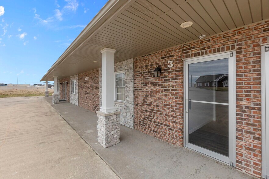 More Photos Of 2437 Myra Dr, Cape Girardeau Office For Sale