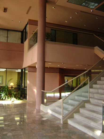 More Photos Of 7301 N 16th St, Phoenix Office For Lease