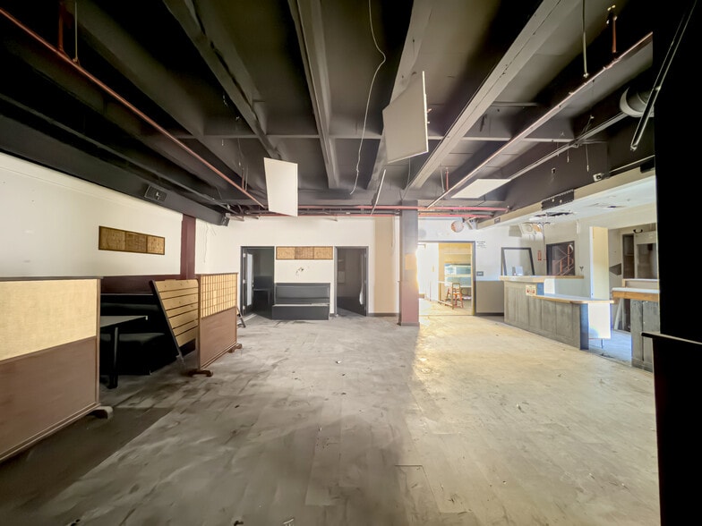 More Photos Of 600 S New Hampshire, Los Angeles Storefront Retail Office For Lease