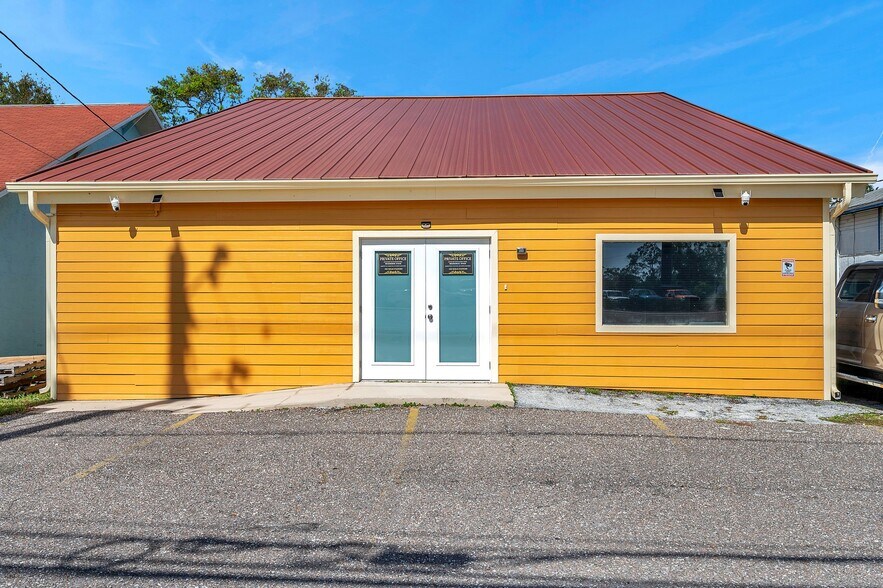 More Photos Of 7949 Ulmerton Rd, Largo Storefront For Sale