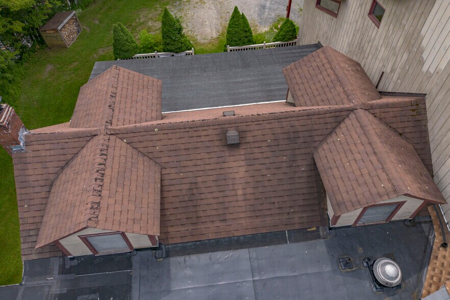 More Photos Of 6 Abroad Rd, West Dover Hotel For Sale