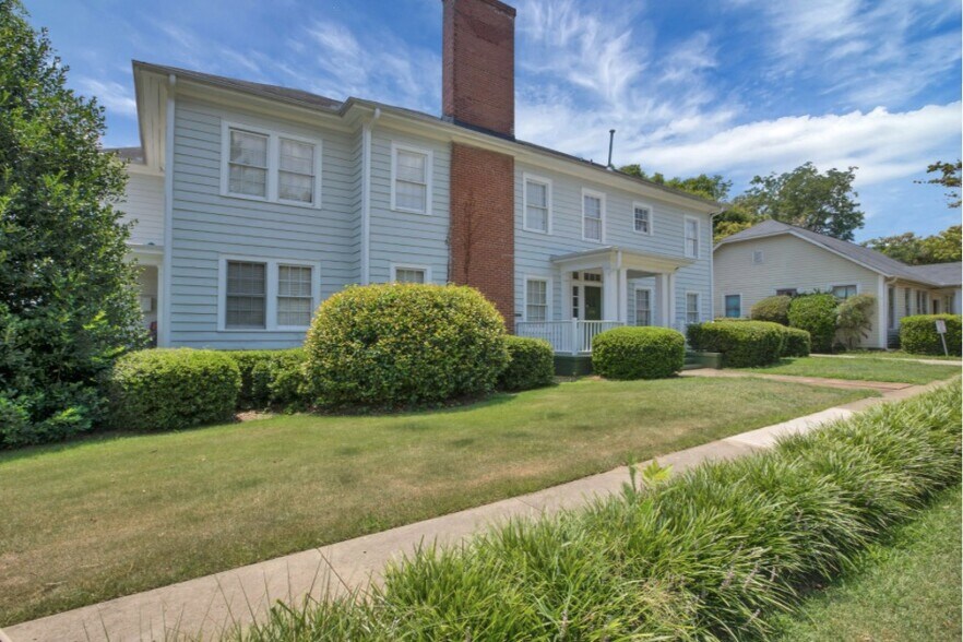 More Photos Of 228 E Poplar St, Griffin Office For Lease