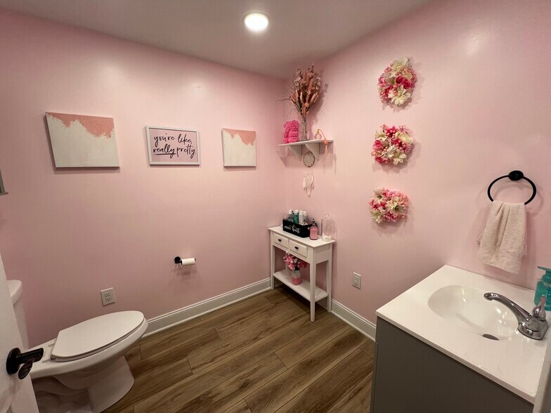 More Photos Of 1522 Oakhurst Dr, Charleston Office For Sale