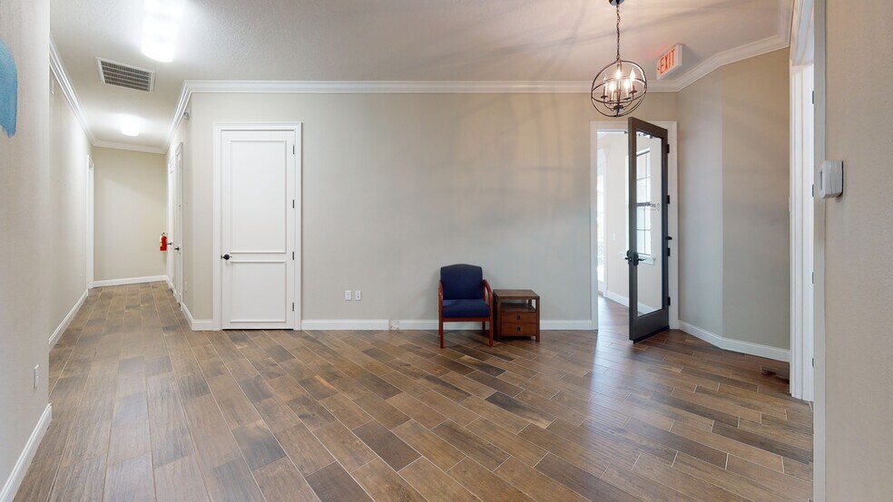 More Photos Of 5908 Hillside Heights Dr, Lakeland Medical For Sale