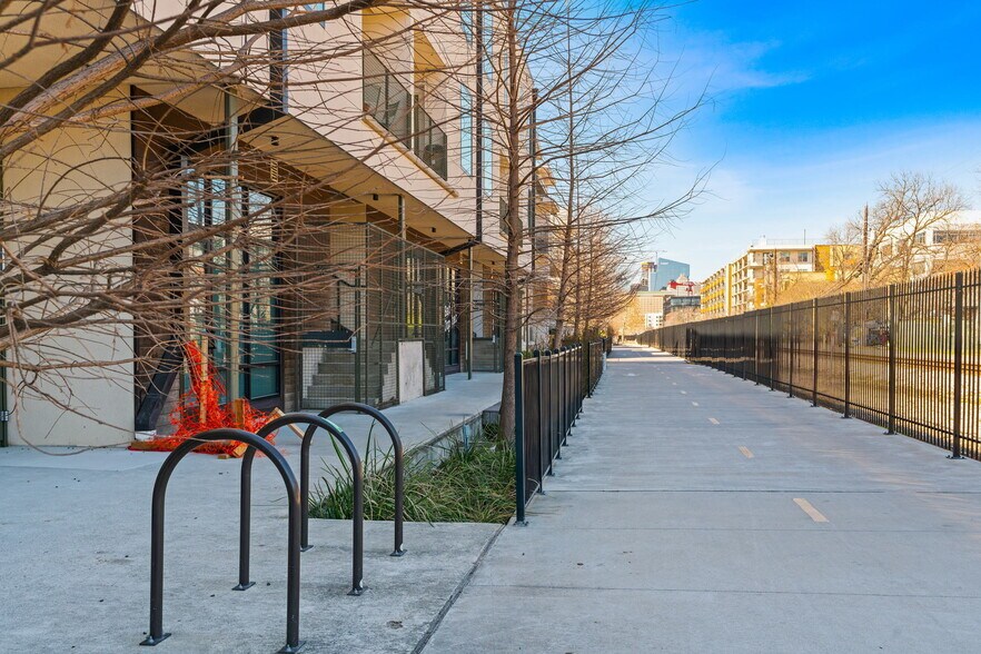 More Photos Of 1800 E 4th St, Austin Multifamily For Sale