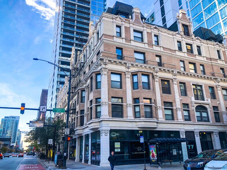 More Photos Of 800 N Clark St, Chicago Apartments For Lease