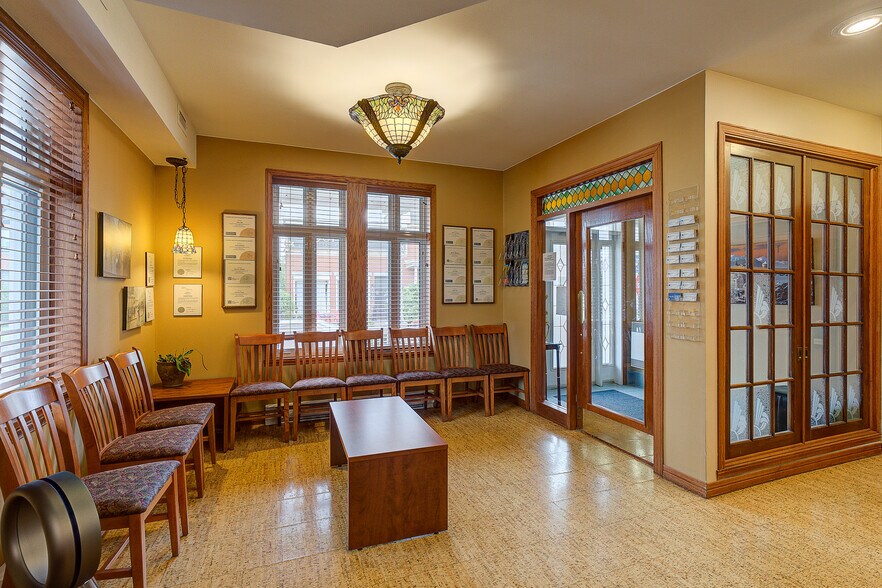 More Photos Of 415 Rue Du Village, Repentigny Office For Sale