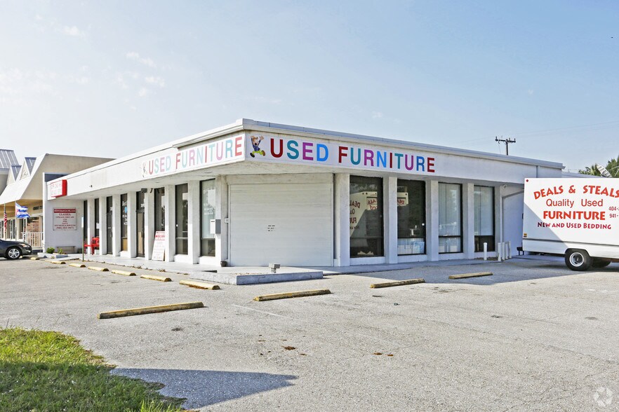 Primary Photo Of 3890 Tamiami Trl, Port Charlotte General Retail For Sale
