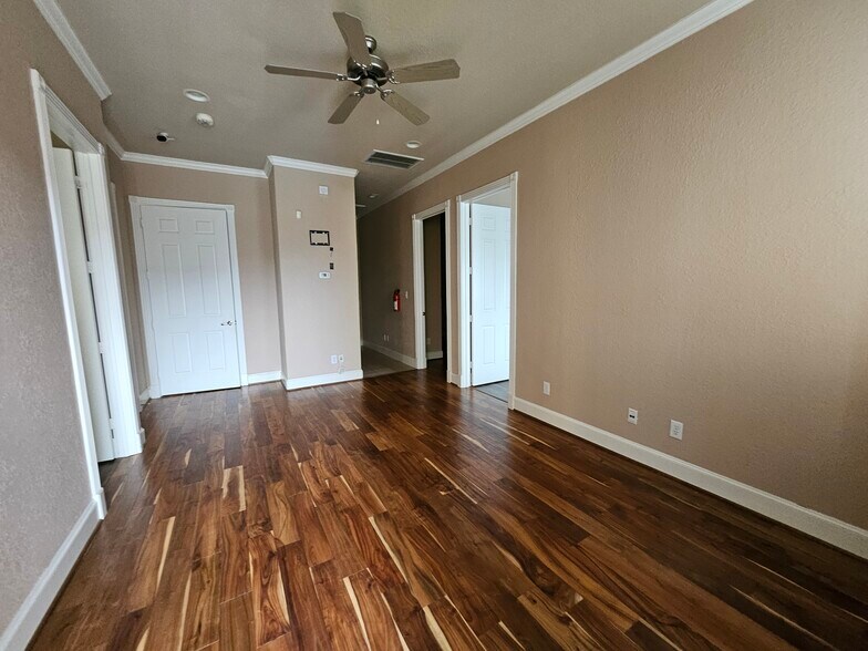 More Photos Of 1804 Snake River Rd, Katy Medical For Lease