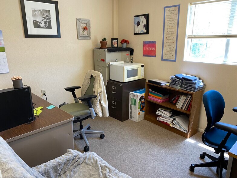 More Photos Of 1455-1463 W Center St, Orem Showroom For Lease