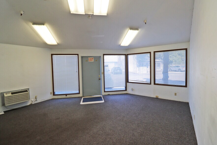 More Photos Of 1000 Bertelsen Rd, Eugene Warehouse For Sale