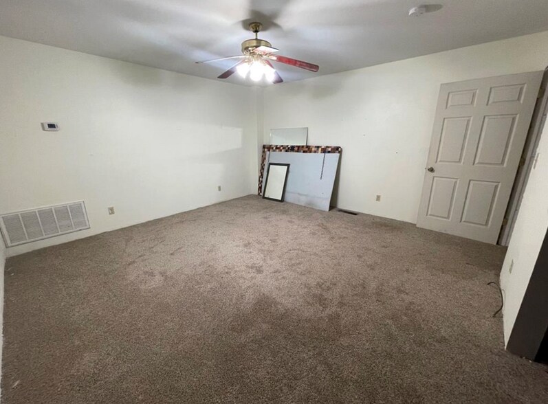 More Photos Of 410 W Chickasha Ave, Chickasha Storefront For Sale
