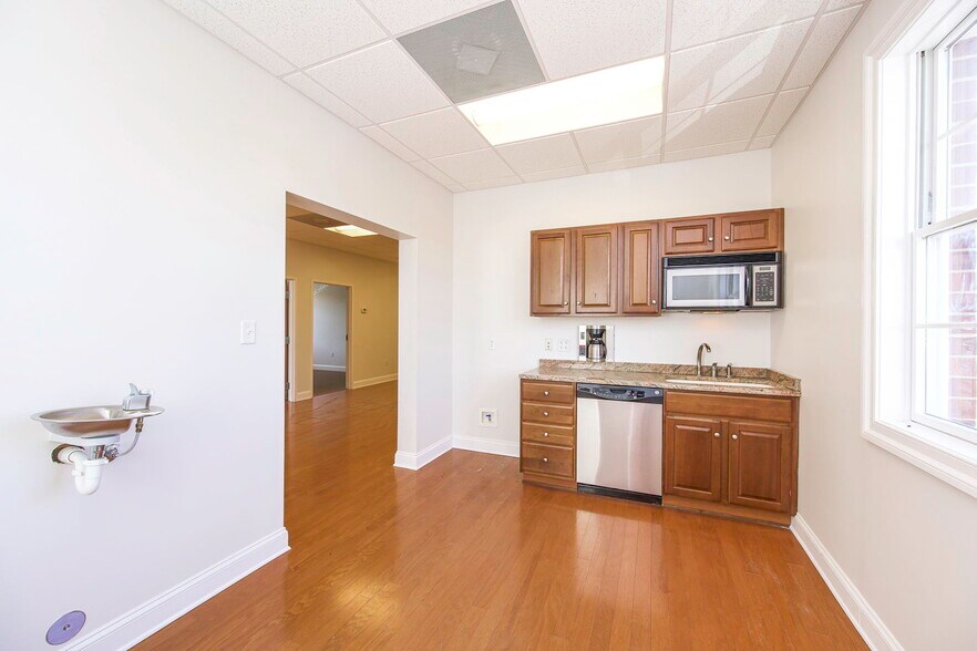 More Photos Of 14411 Justice Rd, Midlothian Medical For Lease