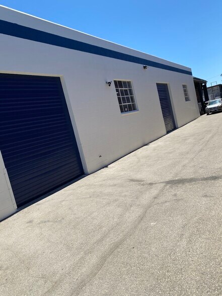 More Photos Of 9281 Borden Ave, Sun Valley Unknown For Lease