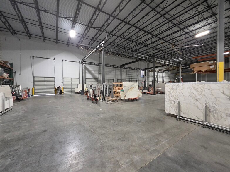 More Photos Of 1010 Crews Commerce Dr, Orlando Distribution For Lease