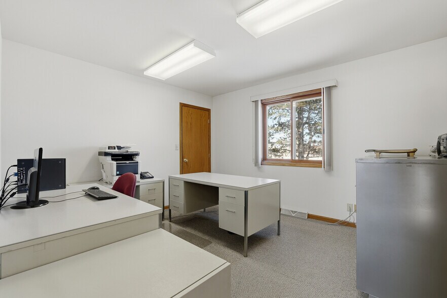 More Photos Of 5500 Prairie Dr, Plover Flex For Sale