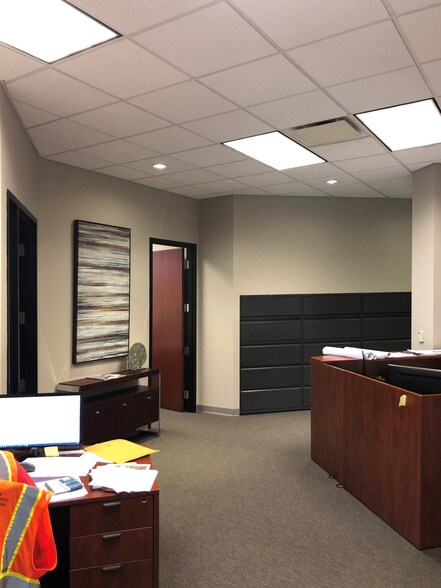 More Photos Of 3515 W 75th St, Prairie Village Office For Lease