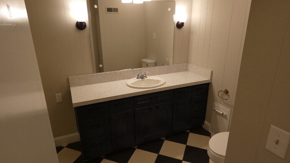 More Photos Of 2911 Middle Tennessee Blvd, Murfreesboro Office Residential For Lease