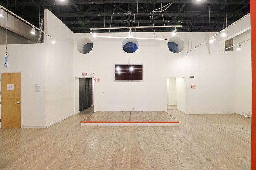 More Photos Of 908-910 N La Cienega Blvd, Los Angeles Storefront Retail Office For Sale