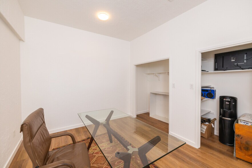 More Photos Of 3915 McKinney St, Houston Light Distribution For Sale