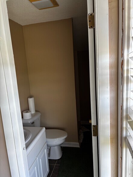 More Photos Of 414 Highway 25 S, Millen Medical For Sale