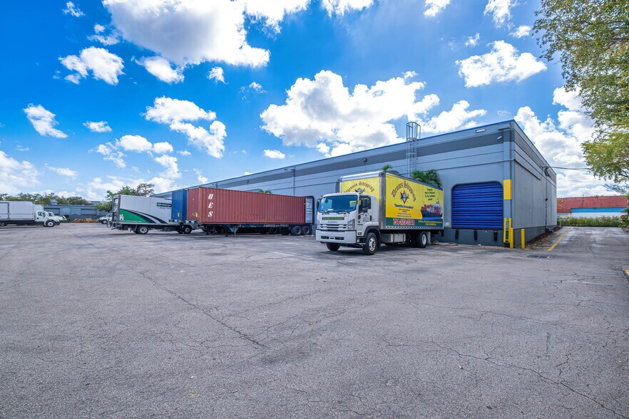 More Photos Of 3685-3699 NW 15th St, Lauderhill Unknown For Lease