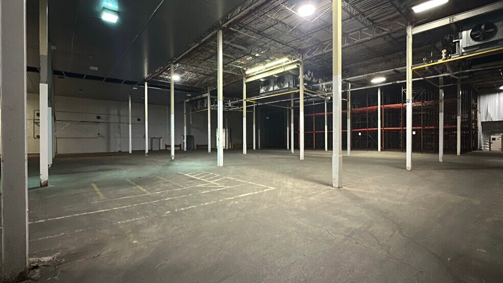 More Photos Of 607 Phillips St, Fulton Warehouse For Sale