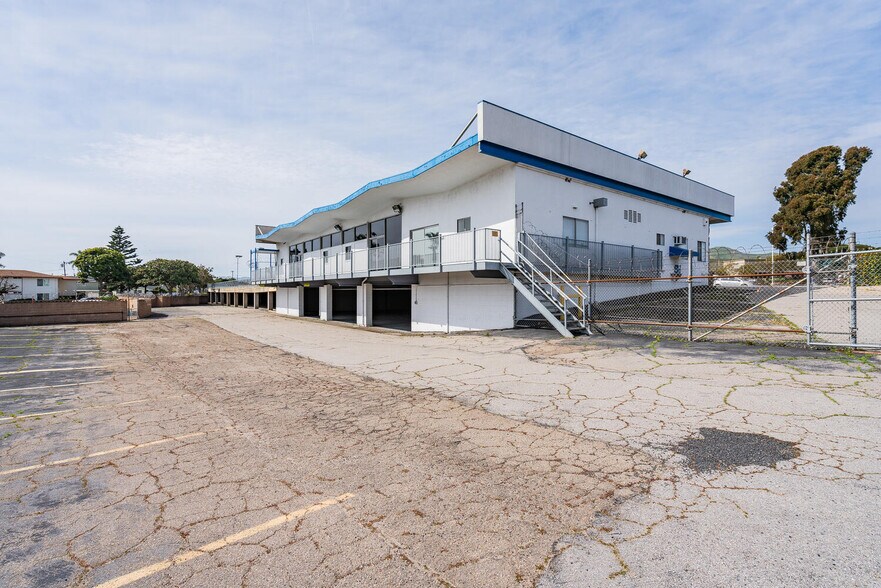 More Photos Of 3440 E Main St, Ventura Auto Dealership For Lease