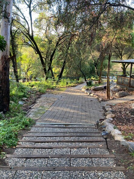 More Photos Of 42975 Sierra Dr, Three Rivers Hotel For Sale