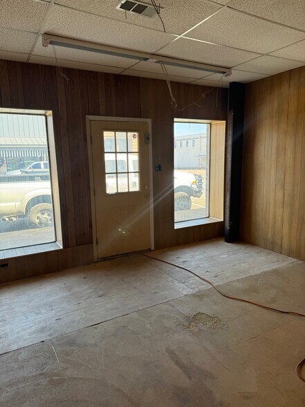 More Photos Of 221 S Main St, Mcgregor Storefront Retail Office For Sale
