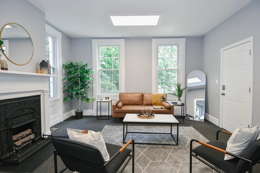 More Photos Of 93-97 Broad St, Middletown Office For Sale