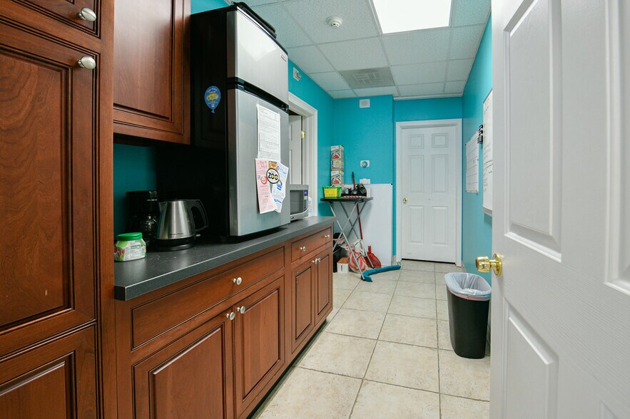 More Photos Of 570-572 Boston Post Rd, Milford Storefront Retail Office For Sale