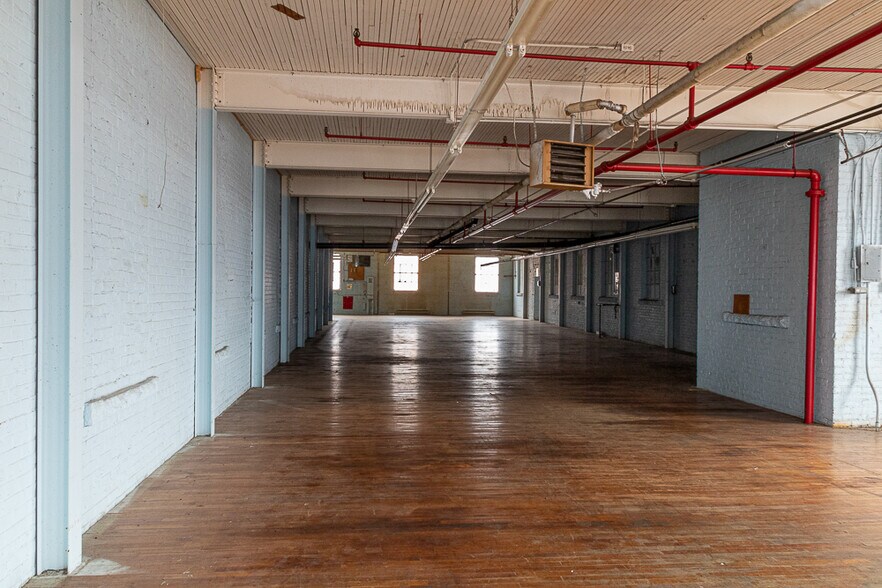 More Photos Of 253 Rue Michaud, Coaticook Manufacturing For Lease