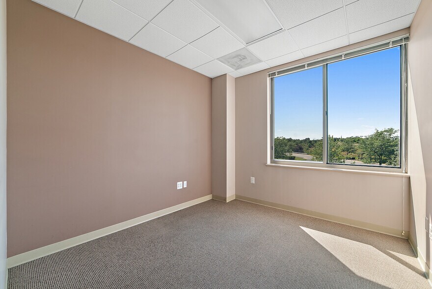 More Photos Of 44320 Premier Plaza, Ashburn Office For Sale