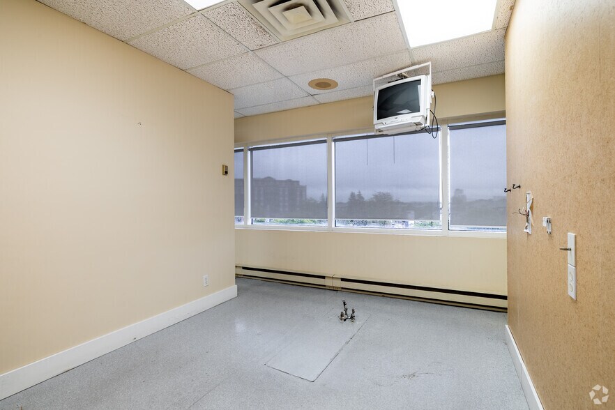 More Photos Of 800 Boul Chomedey, Laval Medical For Lease