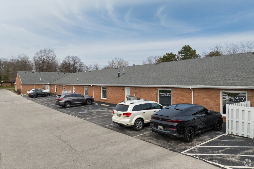 More Photos Of 1910 Indian Wood Cir, Maumee Medical For Lease