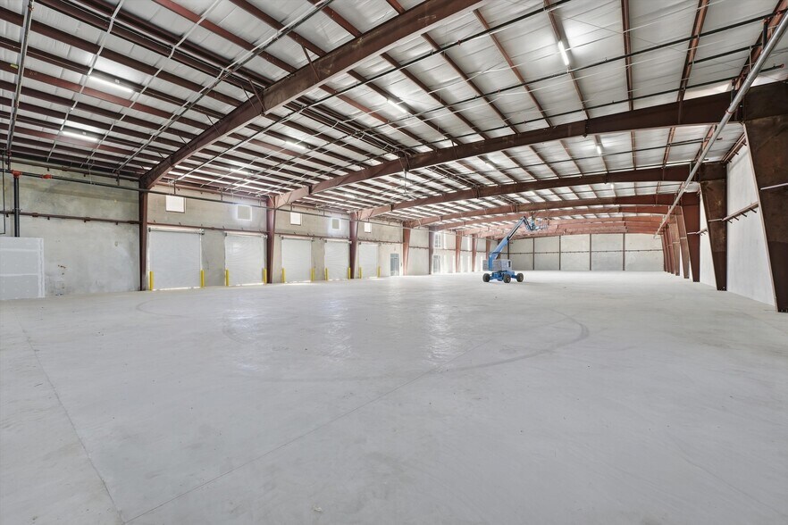 More Photos Of 7933 Ley Rd, Houston Unknown For Lease