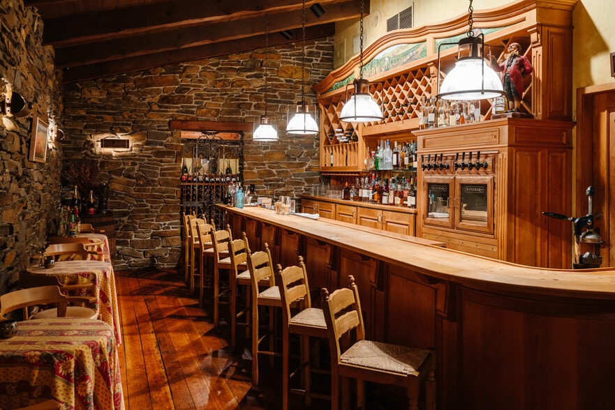 More Photos Of 48644 Victoria Ln, Oakhurst Hospitality For Sale