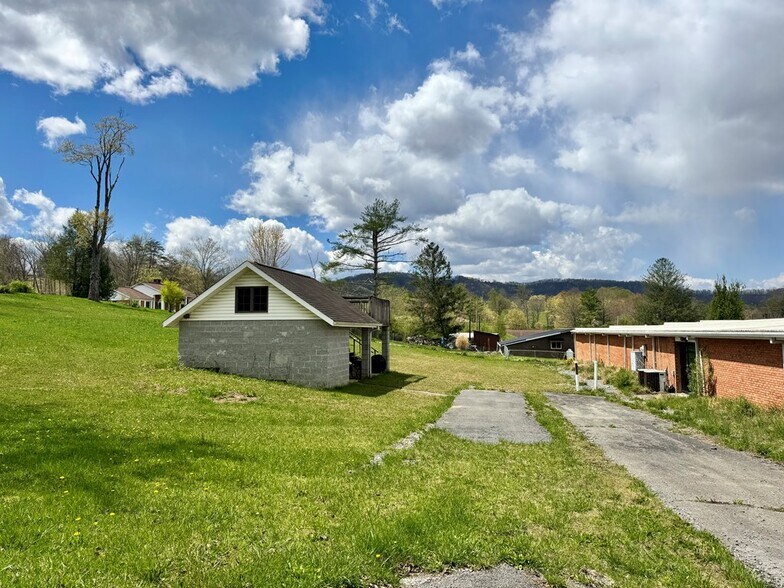 More Photos Of 868 State Route 3 and 12, Hinton Flex For Sale