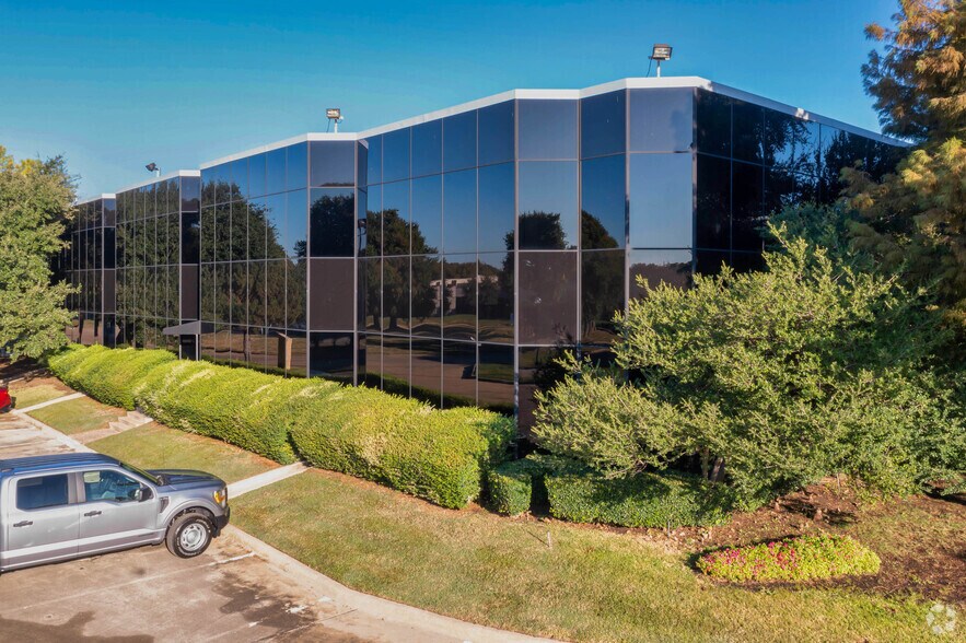 More Photos Of 1345 River Bend Dr, Dallas Office For Lease