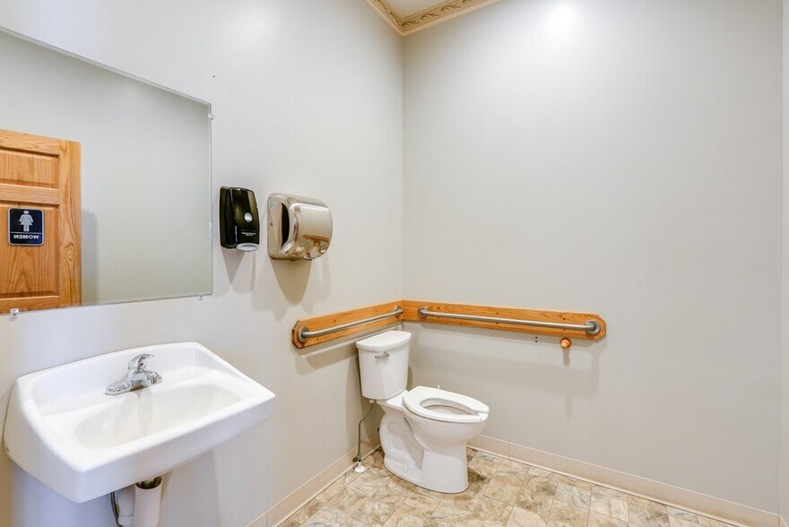 More Photos Of 2149 Wadsworth Rd, Norton Office For Sale