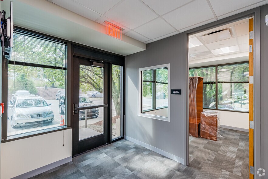 More Photos Of 300 Oxford Dr, Monroeville Office For Lease