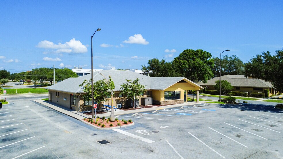 Primary Photo Of 1729 Lakeland Hills Blvd, Lakeland Medical For Sale