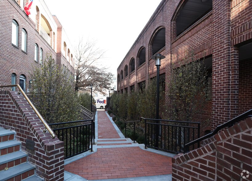 More Photos Of 2150-2168 Wisconsin Ave NW, Washington Office For Lease