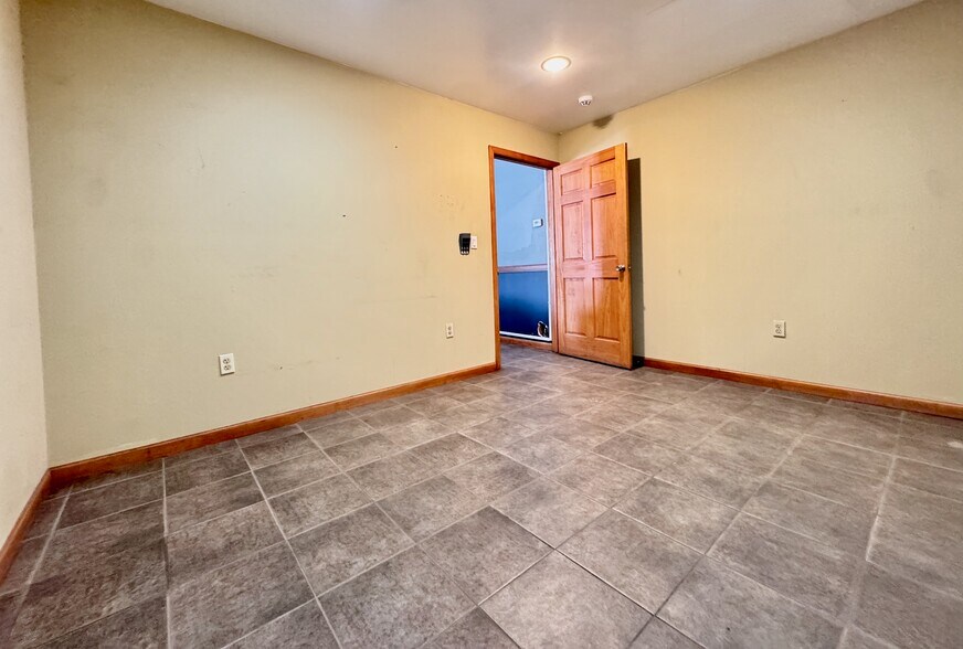 More Photos Of 7 Canaan Rd, Waymart Auto Repair For Sale