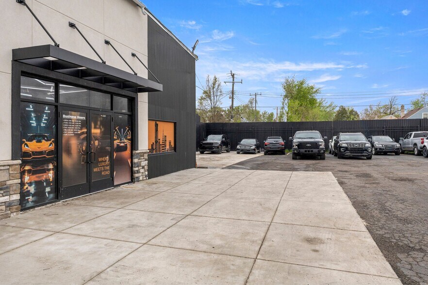 More Photos Of 19420 W Warren Ave, Detroit Auto Dealership For Sale