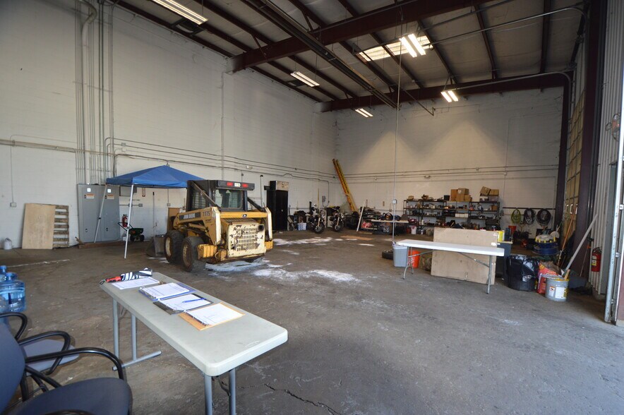 More Photos Of 7278 Centreville Rd, Manassas Showroom For Lease