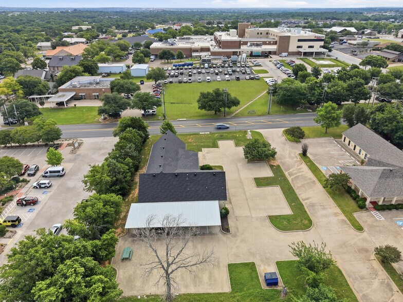 More Photos Of 914 Foster Ln, Weatherford Healthcare For Lease