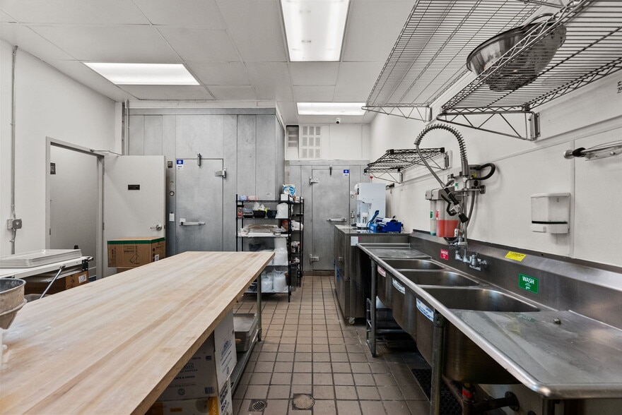 More Photos Of 5466-5484 Wilshire Blvd, Los Angeles Office For Lease